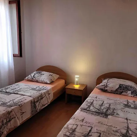 Valbandon, Istia 3 Apartman Fondole