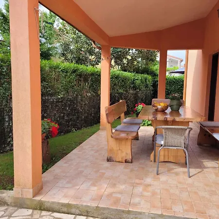 Apartman Valbandon, Istia 3 *
