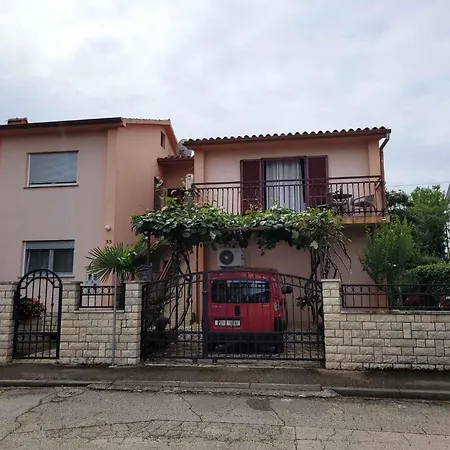 Apartman Valbandon, Istia 3 *